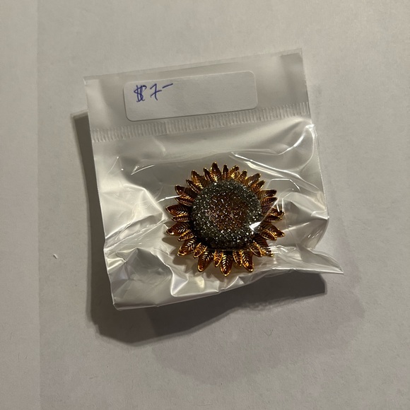 Animal and flower, brooches, and pins with Crystals and enameling - Picture 12 of 16